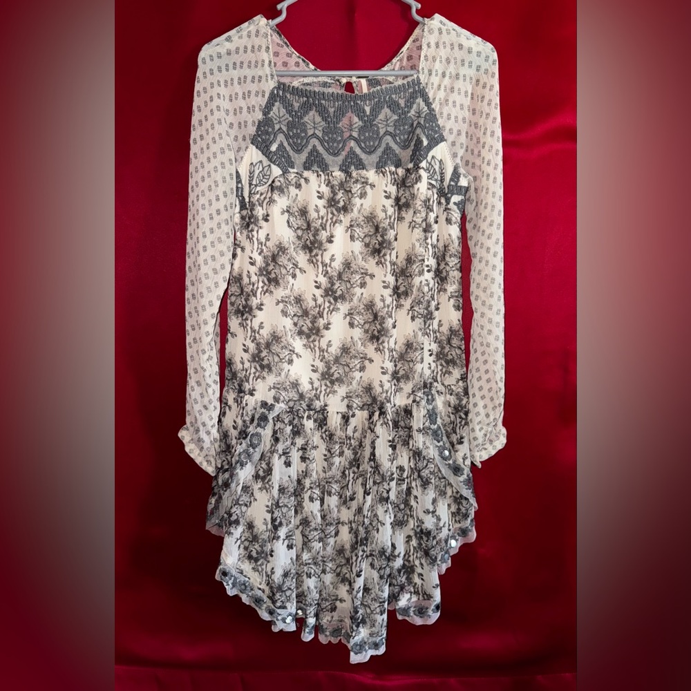 #369-Free People Gorgeous Gray Lace Knit Dress Size X-Small